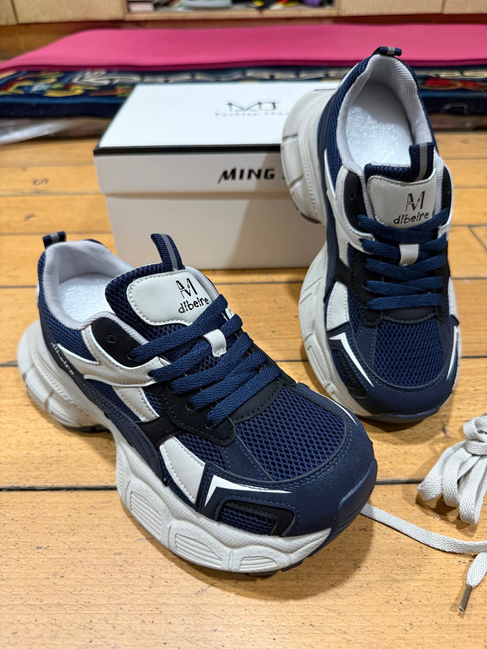 Women’s sneaker