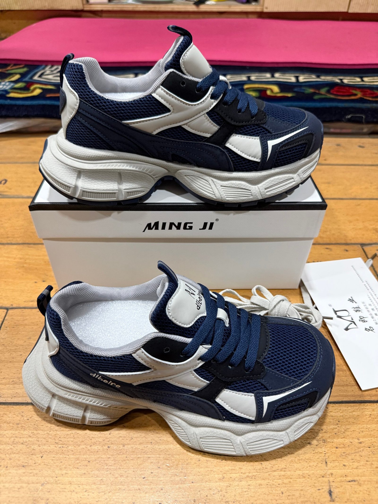 Women’s Sneaker